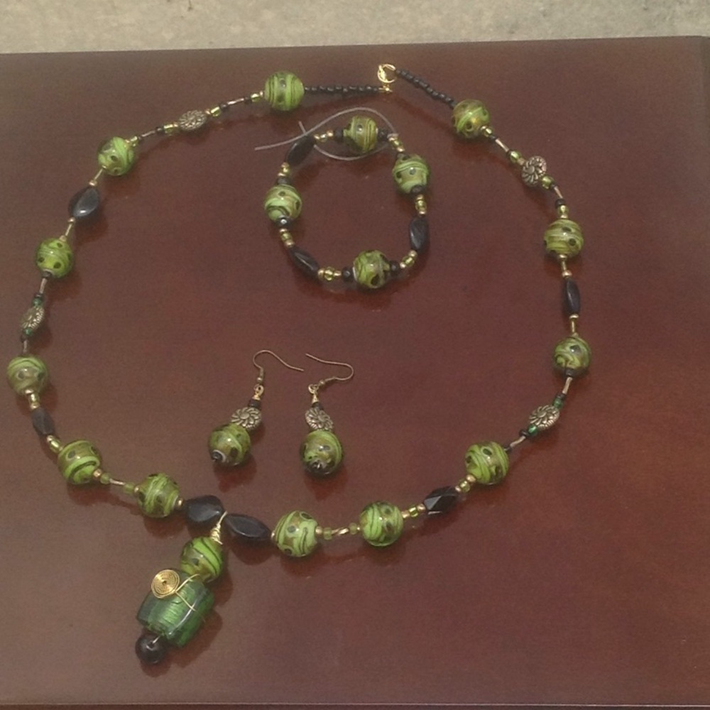 Screaming Green Jewelry Set